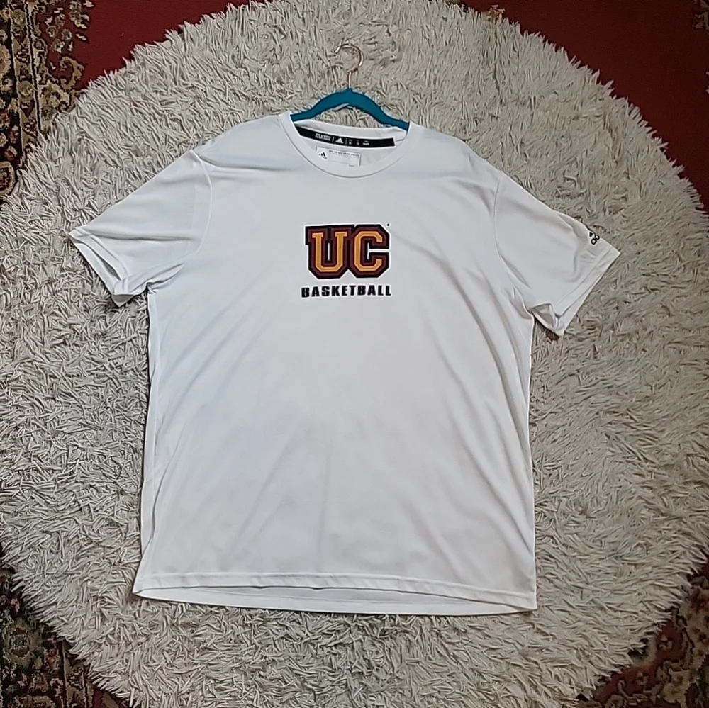 *SOLD* Adidas UC Basketball Performance Tee Top Tshirt Short Sleeve Size 2XL - Picture 1 of 9